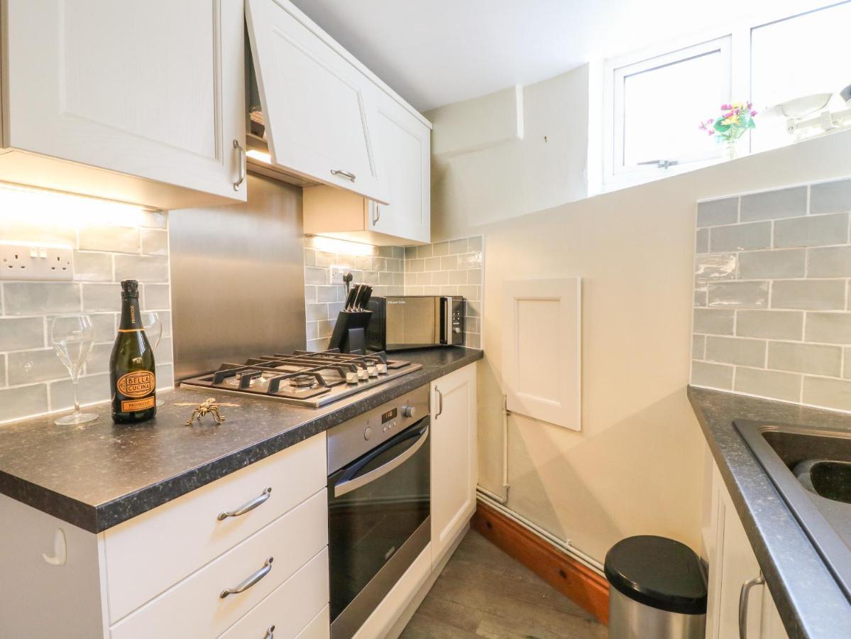 Beehive Villa Матлок Екстериор снимка